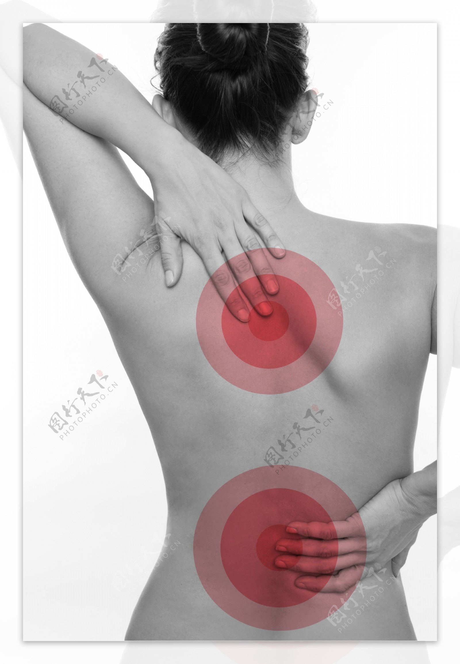 背部腰部疼痛的女性图片
