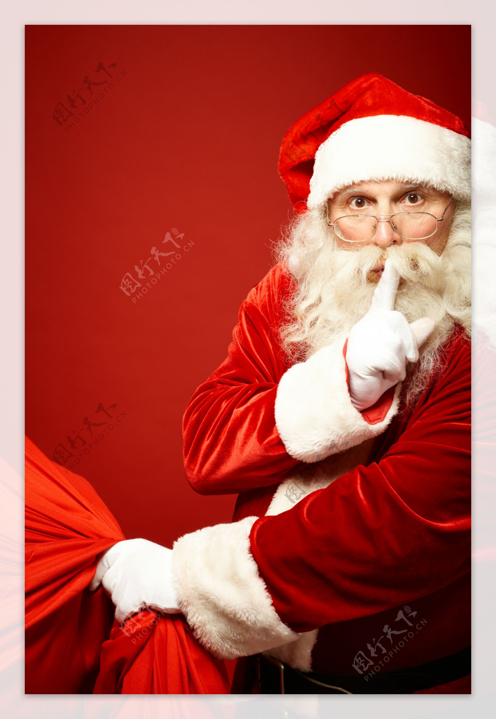 手指放在嘴上的圣诞老人图片