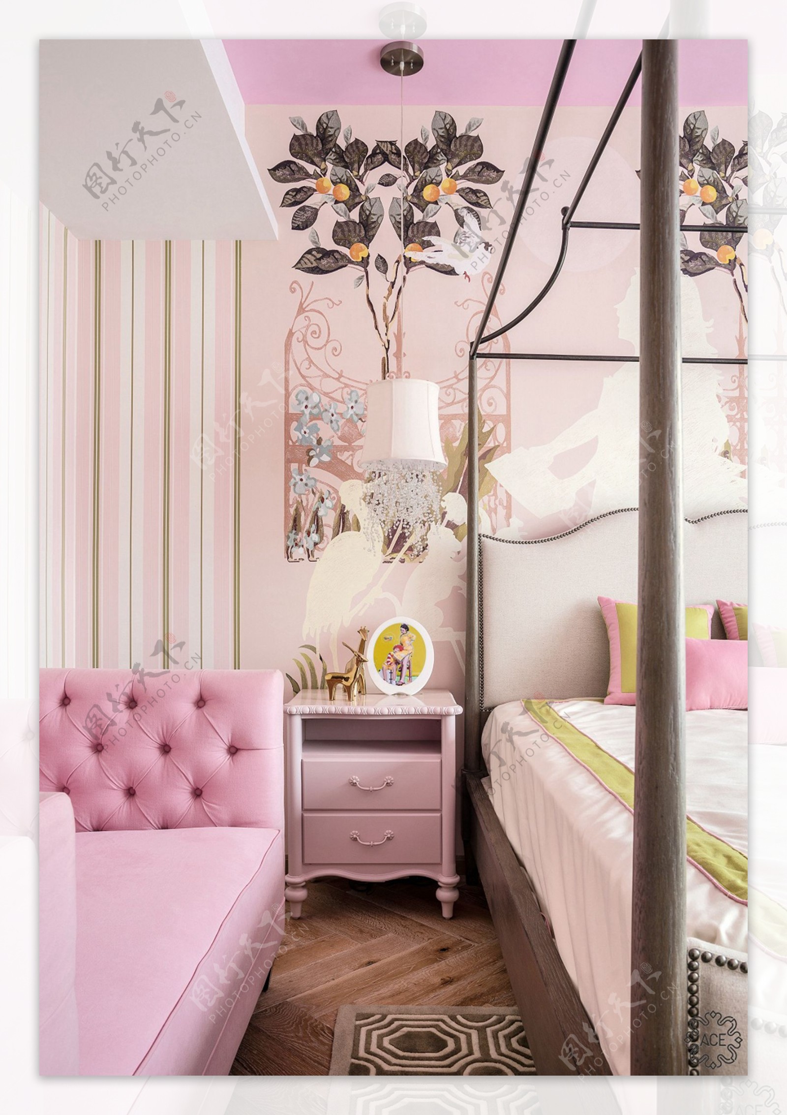 美式粉色卧室背景墙设计图
