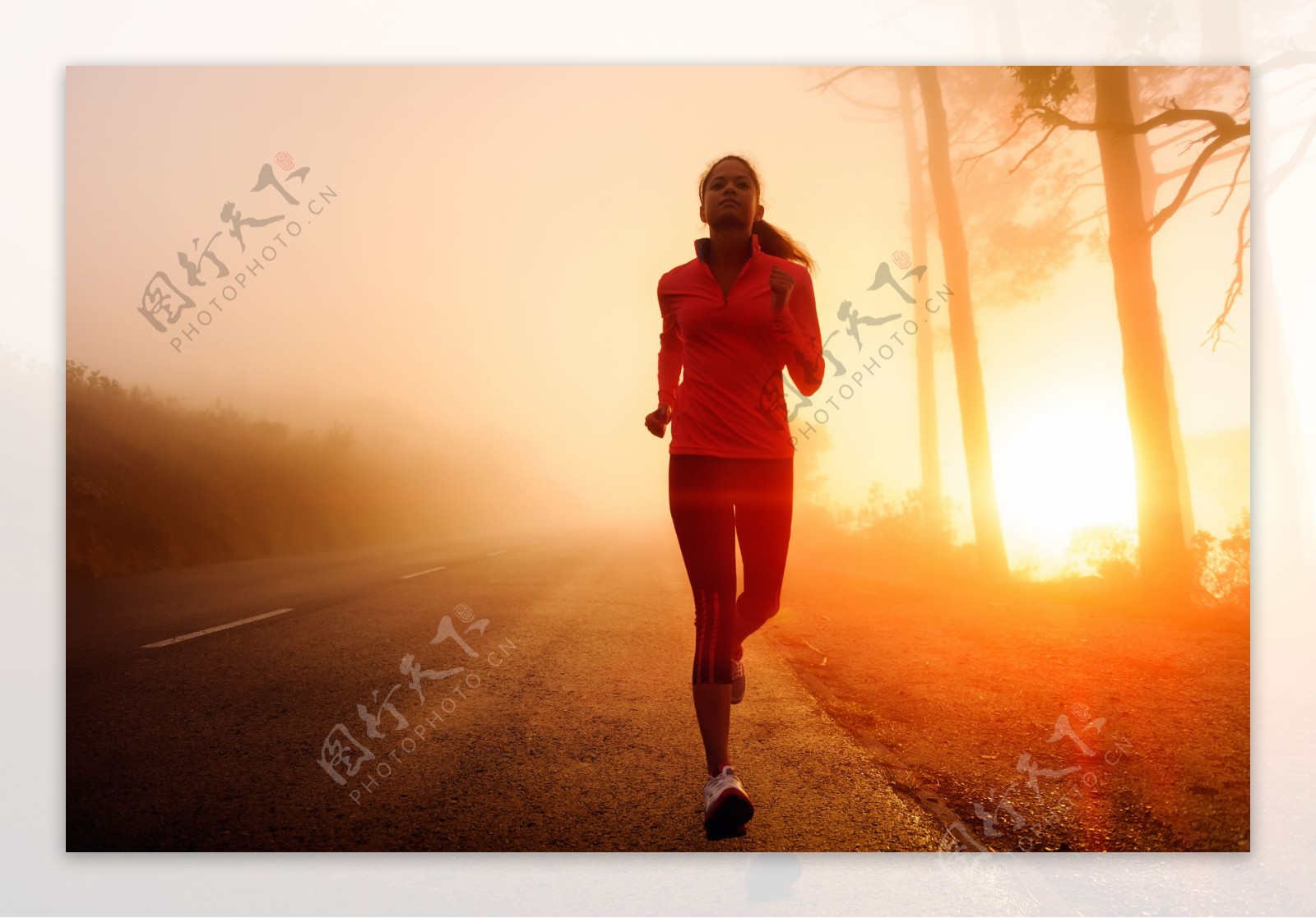 跑步的人物摄影图片