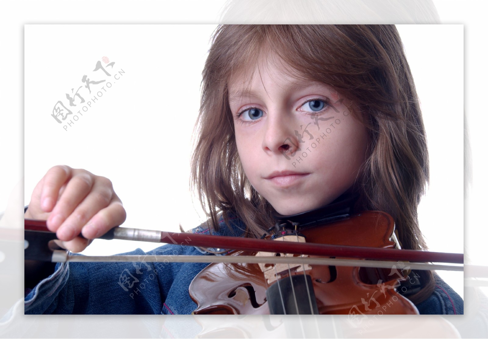 小女孩小提琴图片