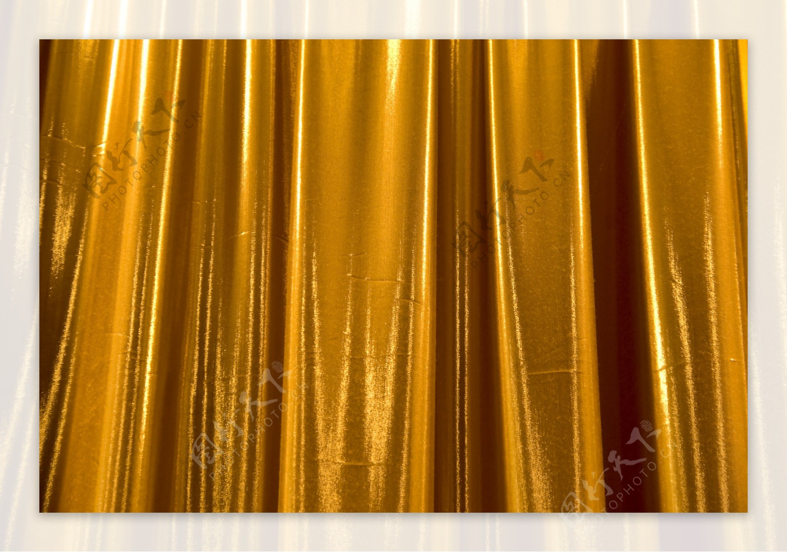 金色窗帘