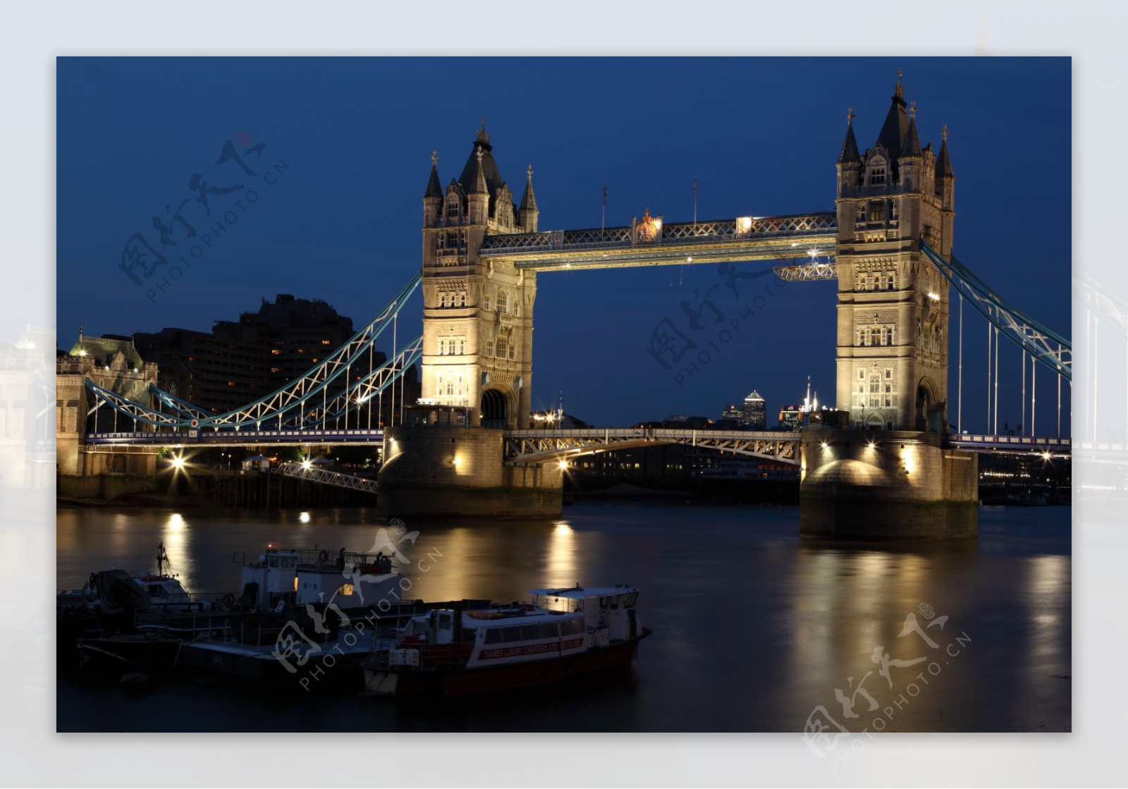 英国伦敦塔桥夜景图片