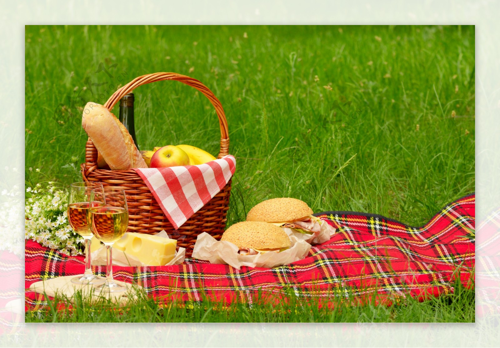面包野餐图片