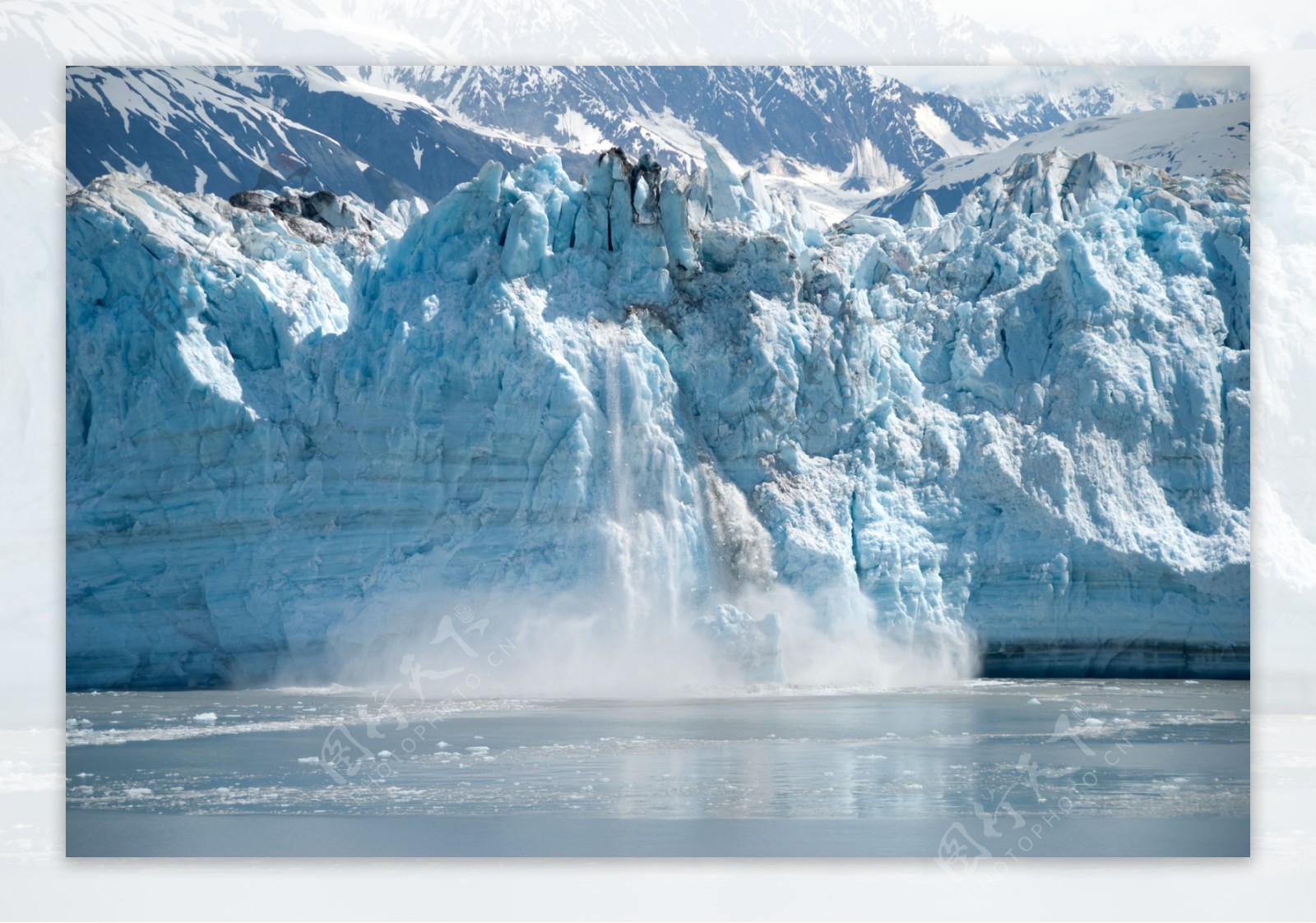 海上冰山风景图片