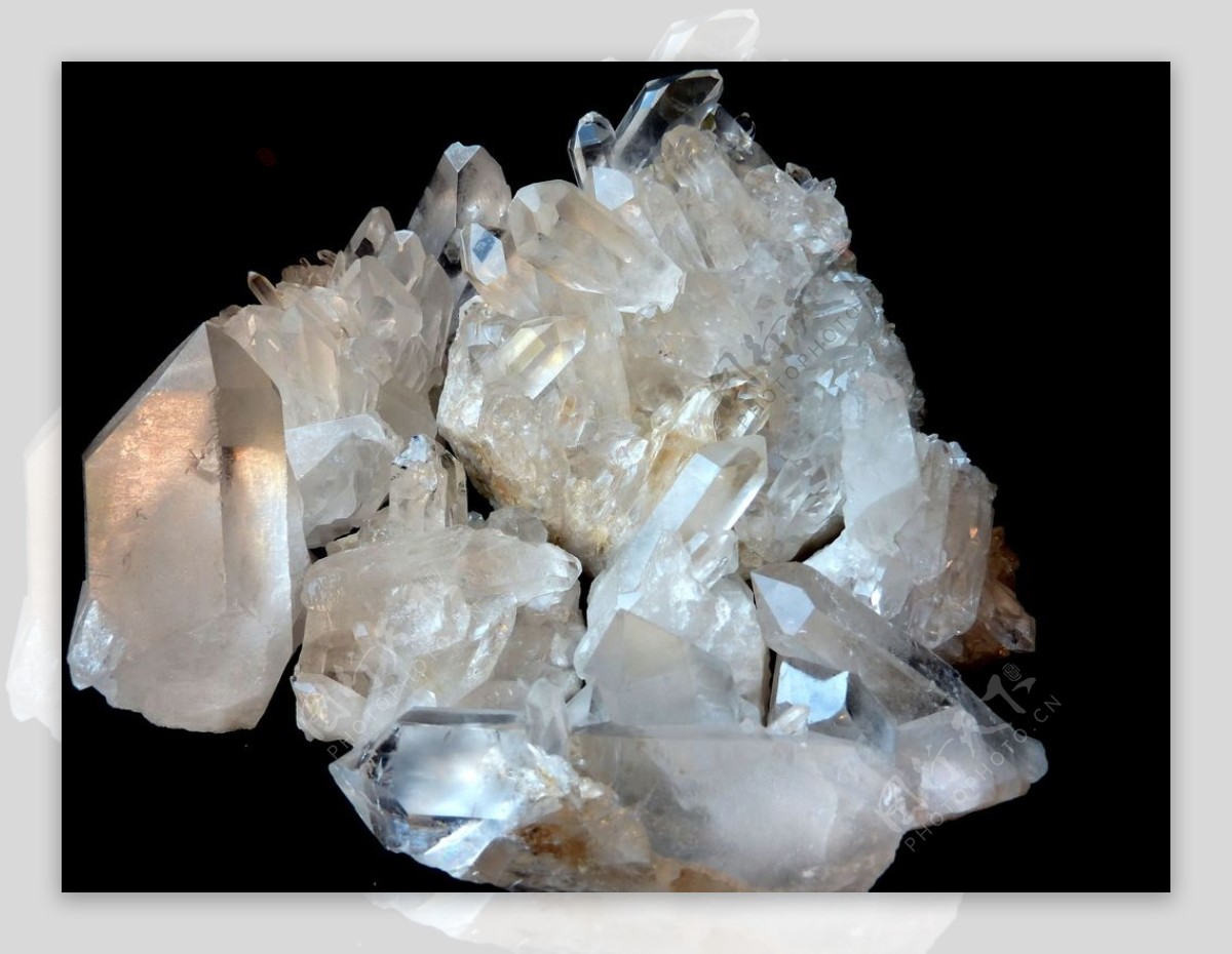 白色水晶石图片