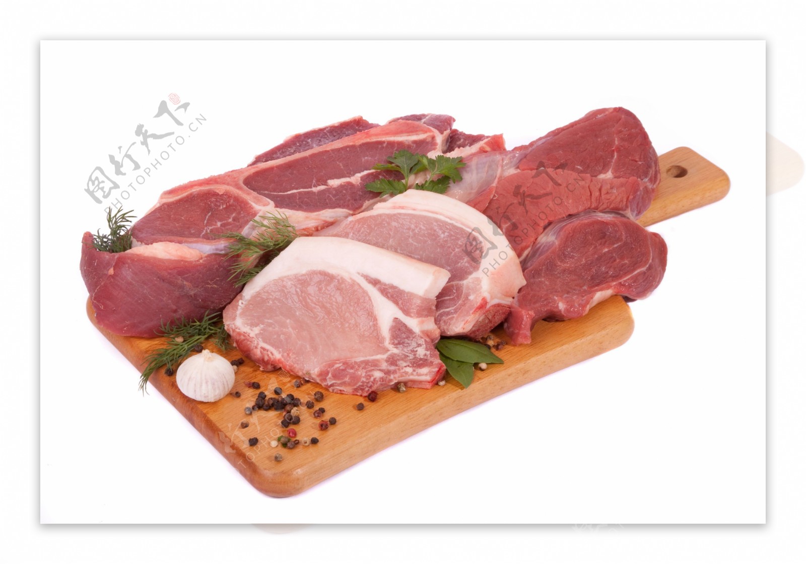 菜板上面的新鲜猪肉图片