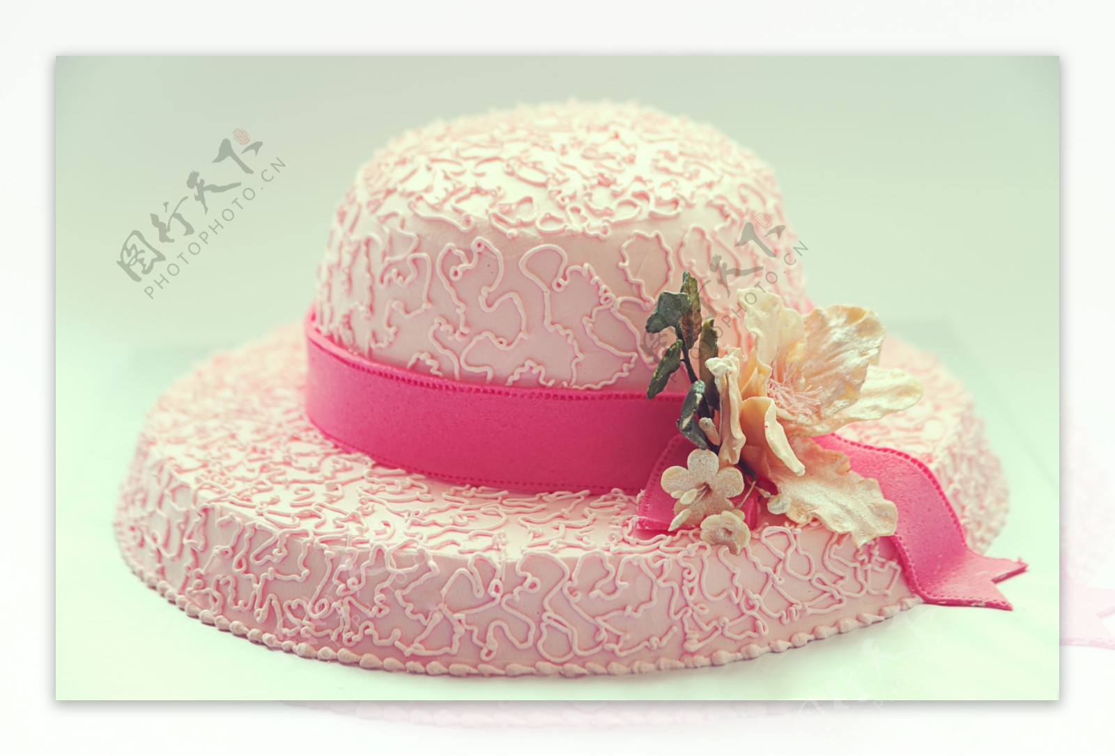 粉色帽子生日蛋糕图片