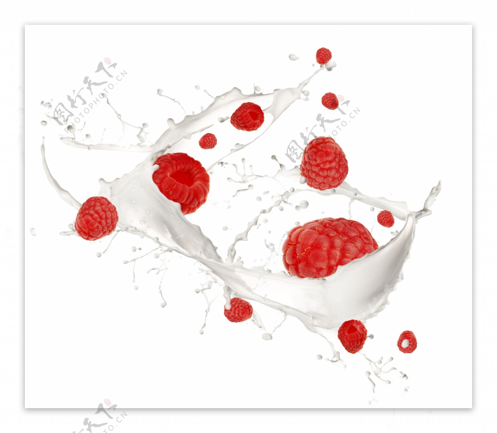 溅起水花的树莓高清图片素材