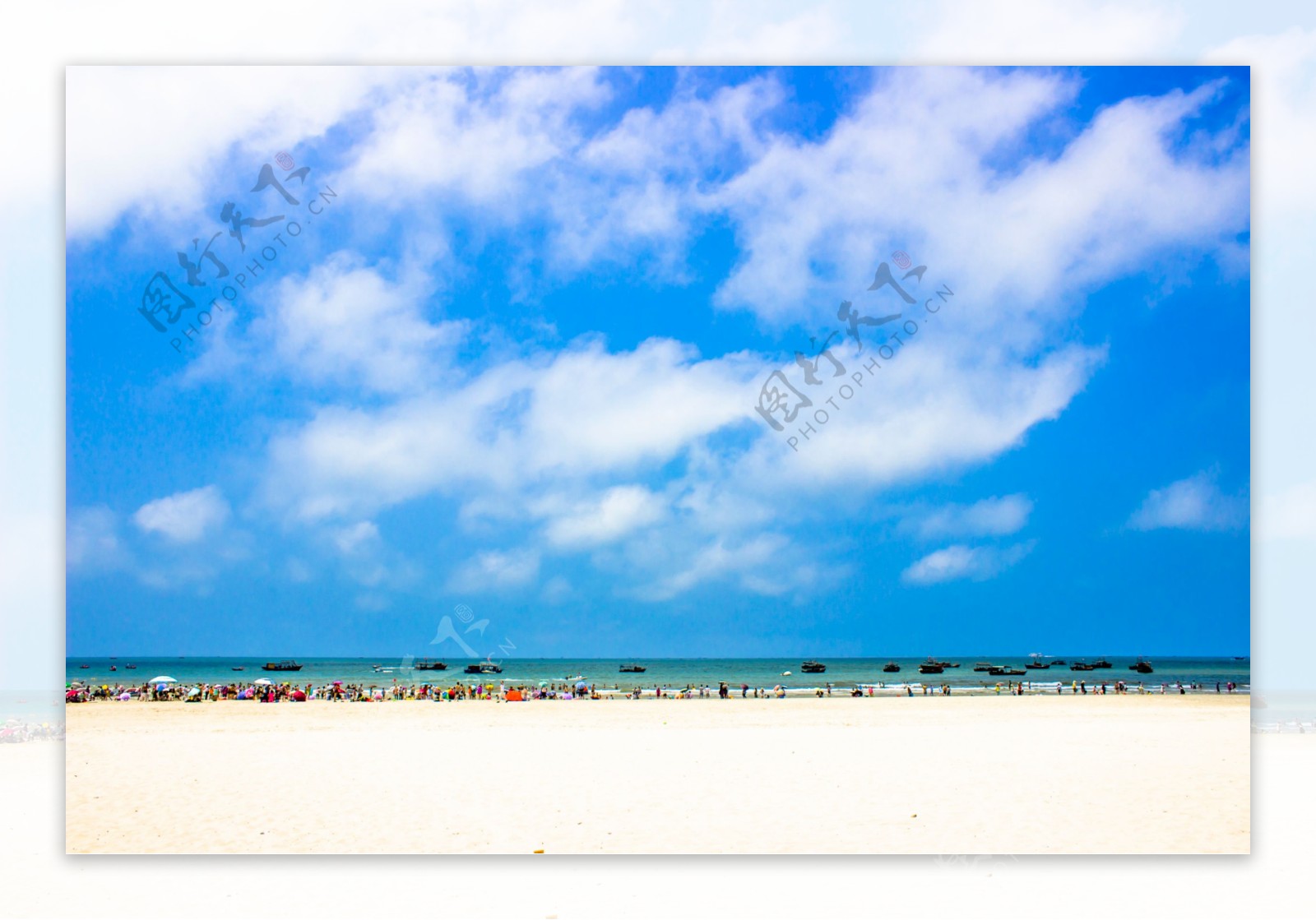 北海银滩蓝天白云图片