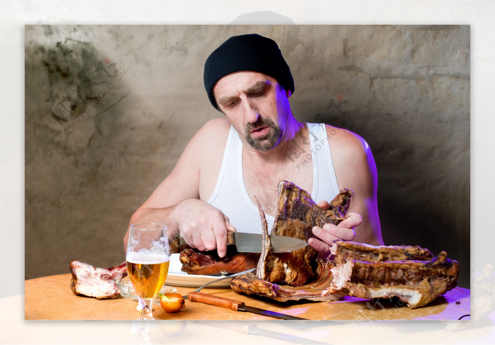 吃肉的男人图片