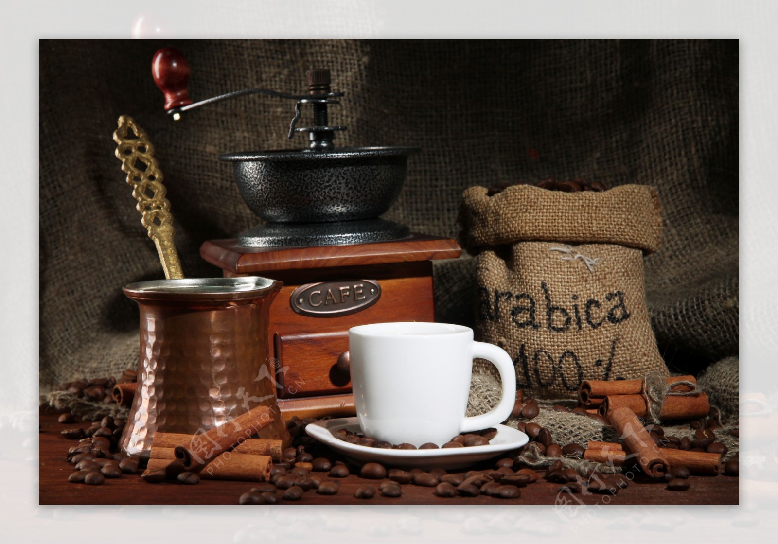咖啡研磨机与咖啡图片