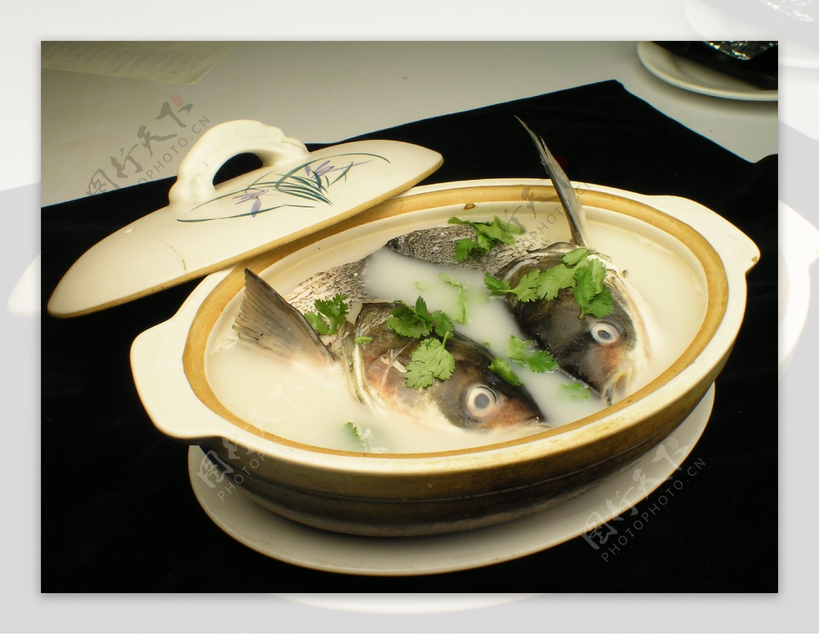 砂锅三文鱼头怎么做_砂锅三文鱼头的做法_归家小厨_豆果美食