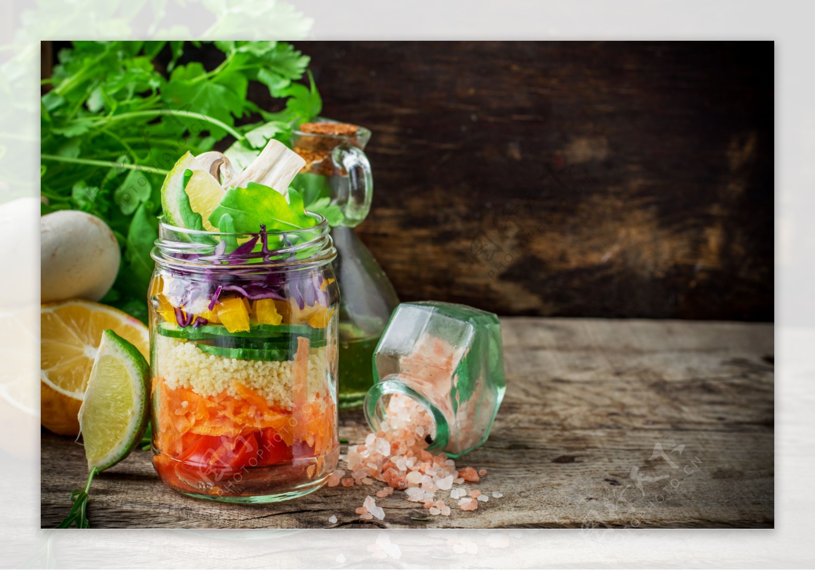 玻璃罐里的蔬菜图片