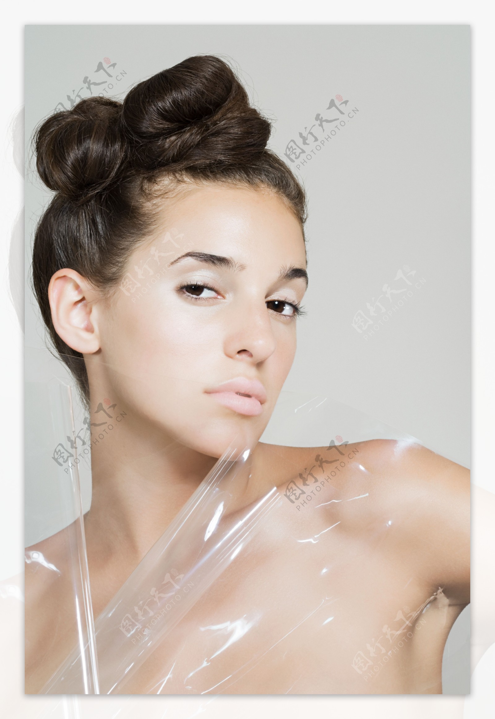 塑料膜环保时装性感女人图片