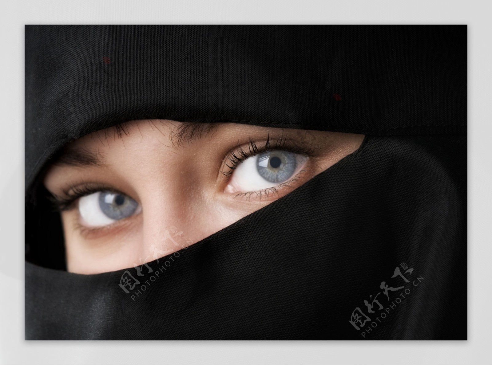 黑色面纱外国女人图片