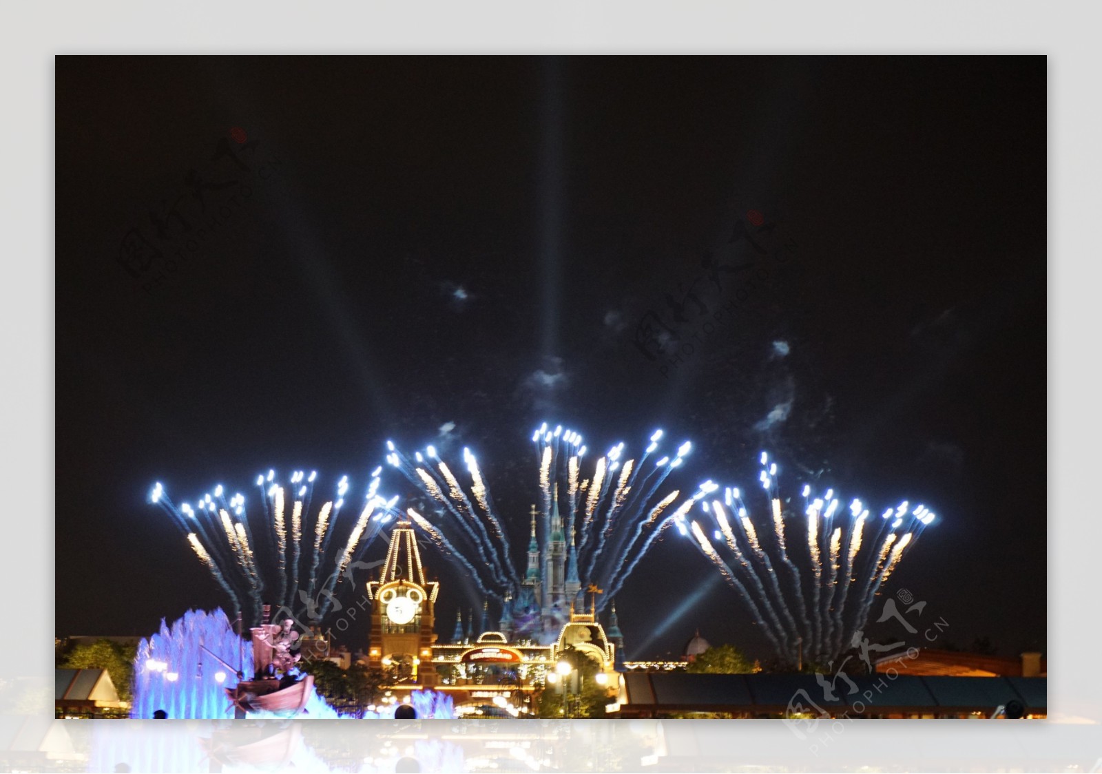 2016上海迪士尼梦幻城堡烟花图片