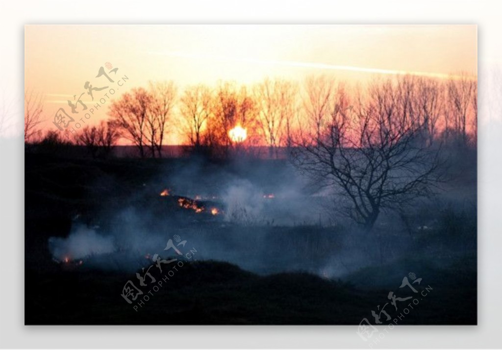 黄昏夕阳火烧山图片