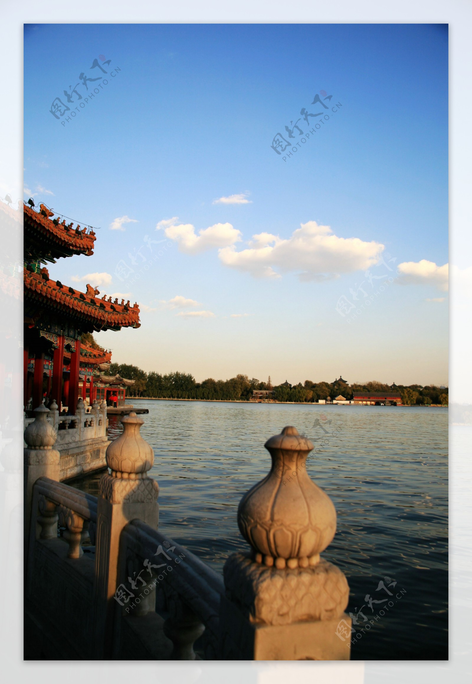 北京北海公园北海湖图片