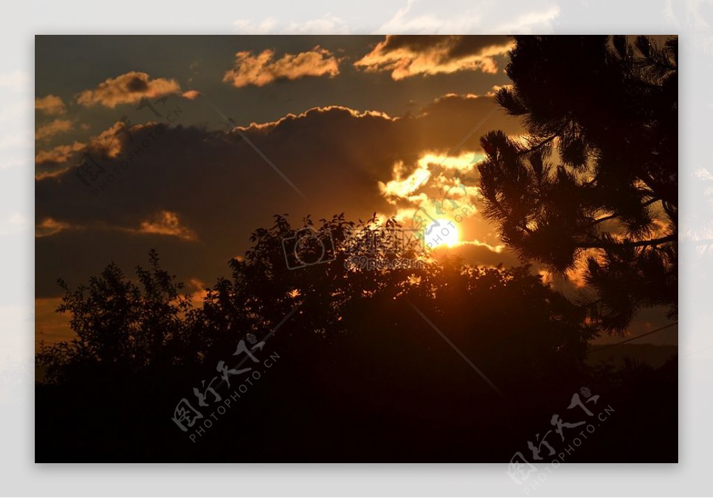 夕阳下的天空