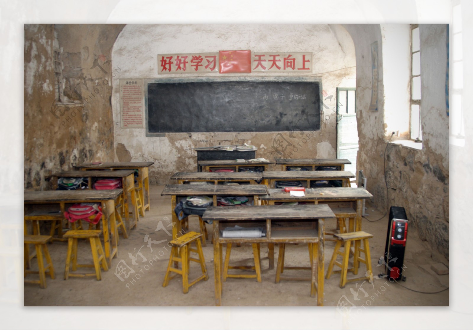 乡村小学破旧的教室