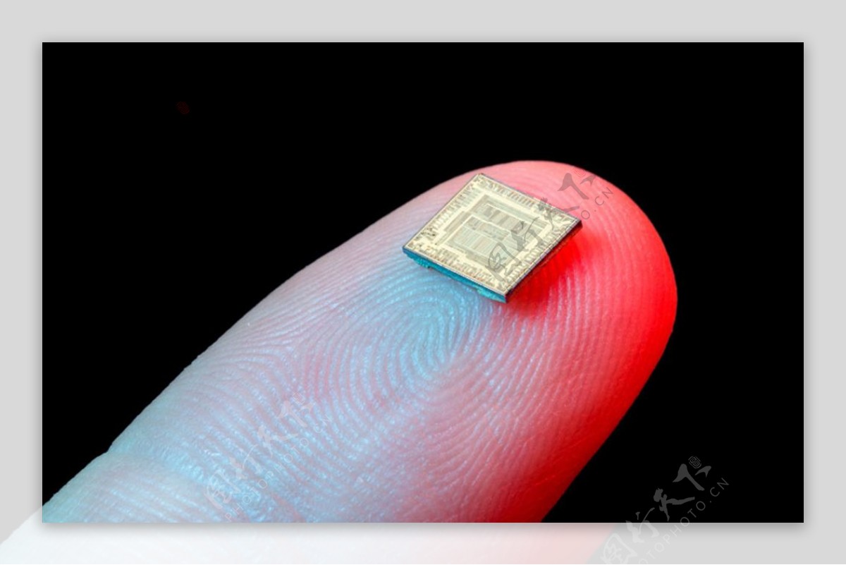 手指上的微型电子芯片