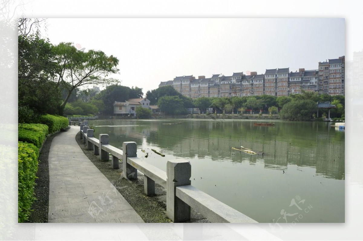 水岸道路