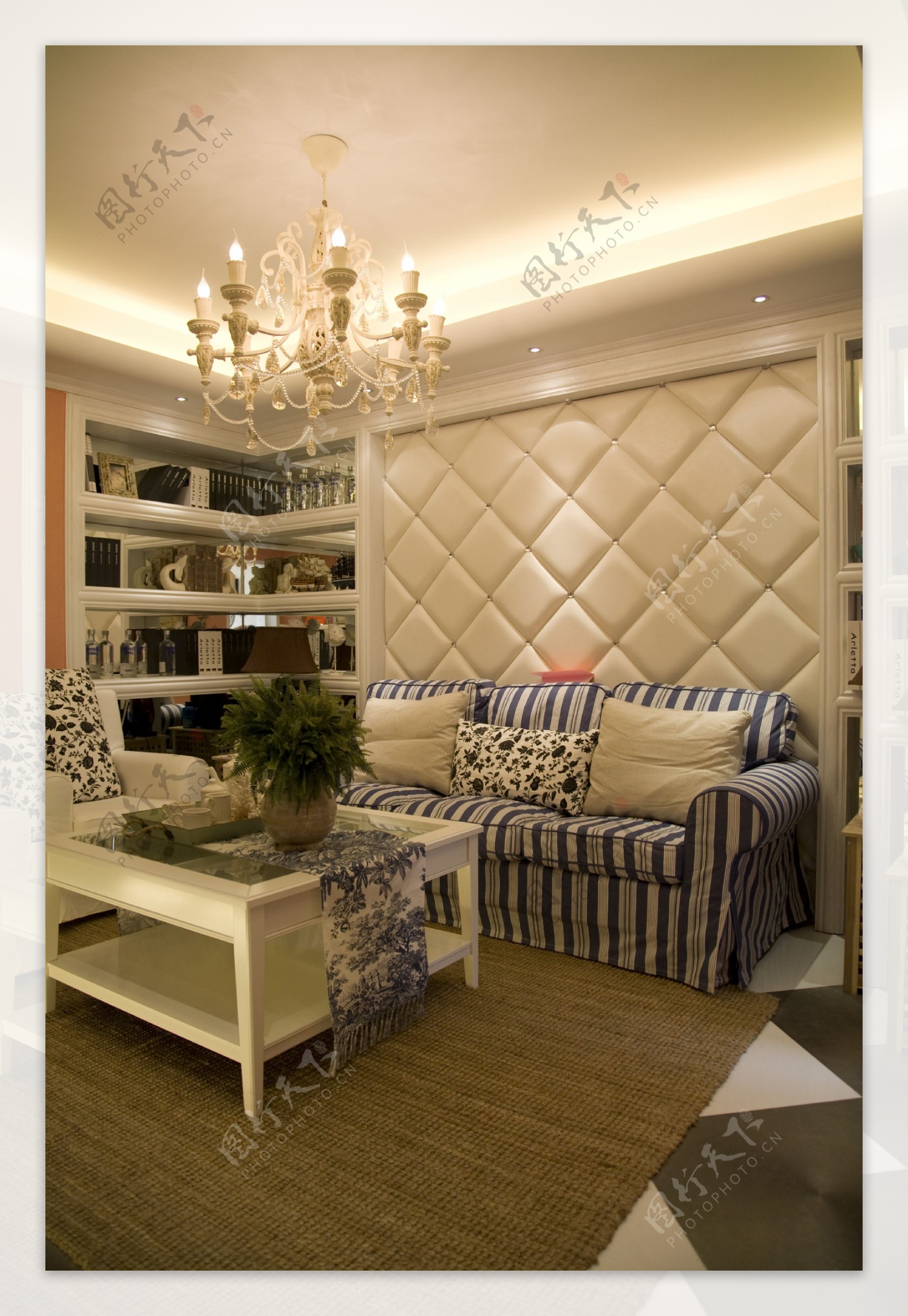 现代简约风室内设计客厅条纹沙发效果图