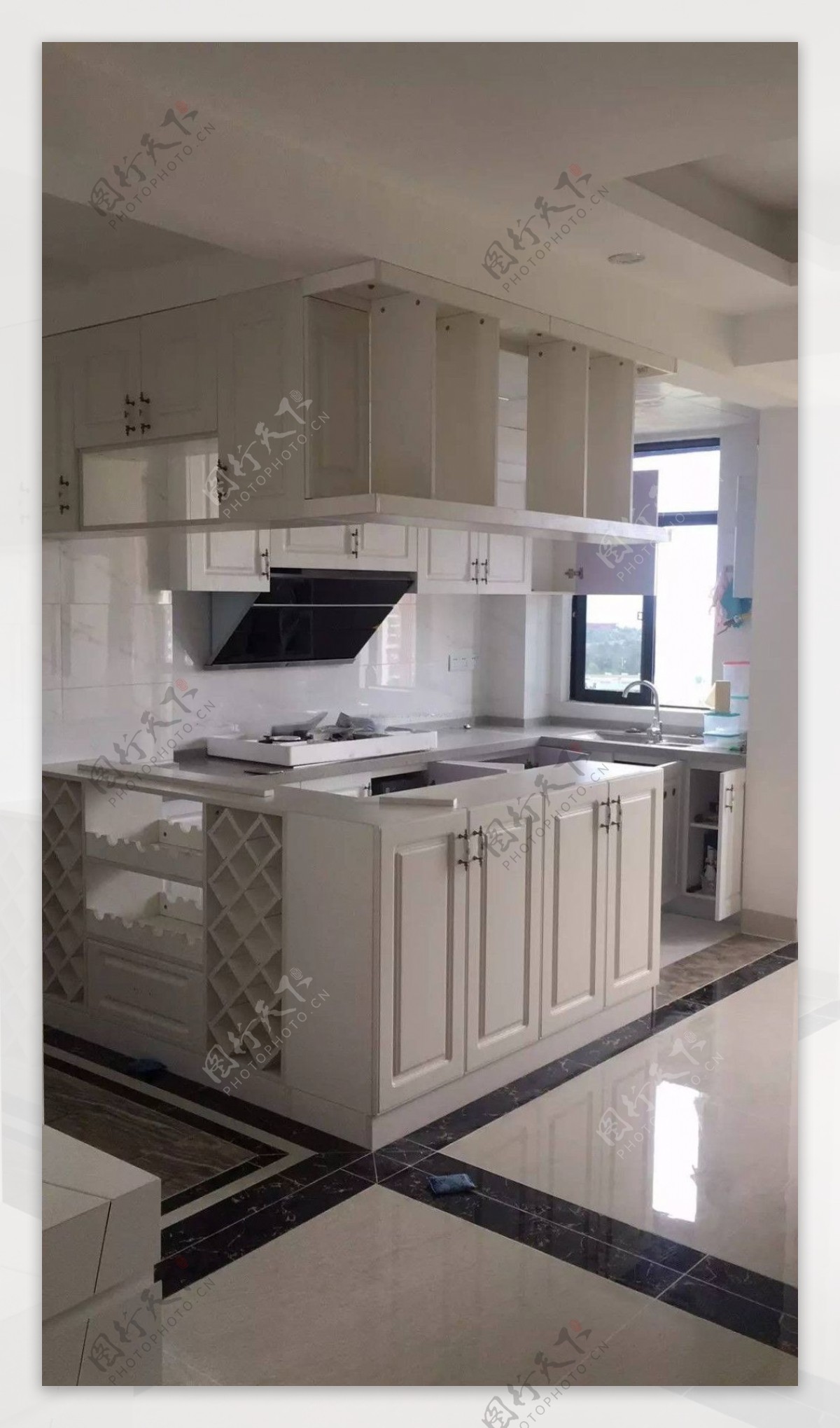 家庭厨房白色整体橱柜装修效果图