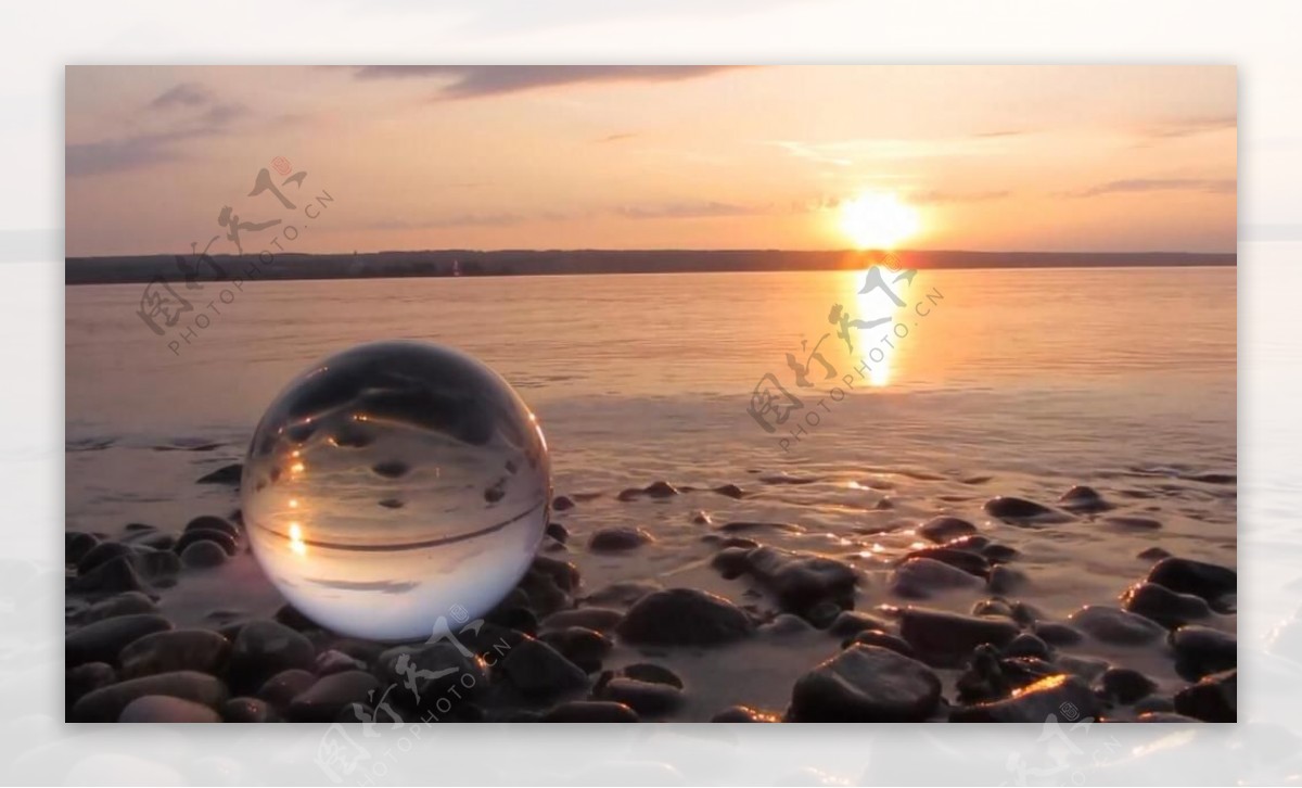 实拍夕阳下大河边晶莹的水珠视频素材