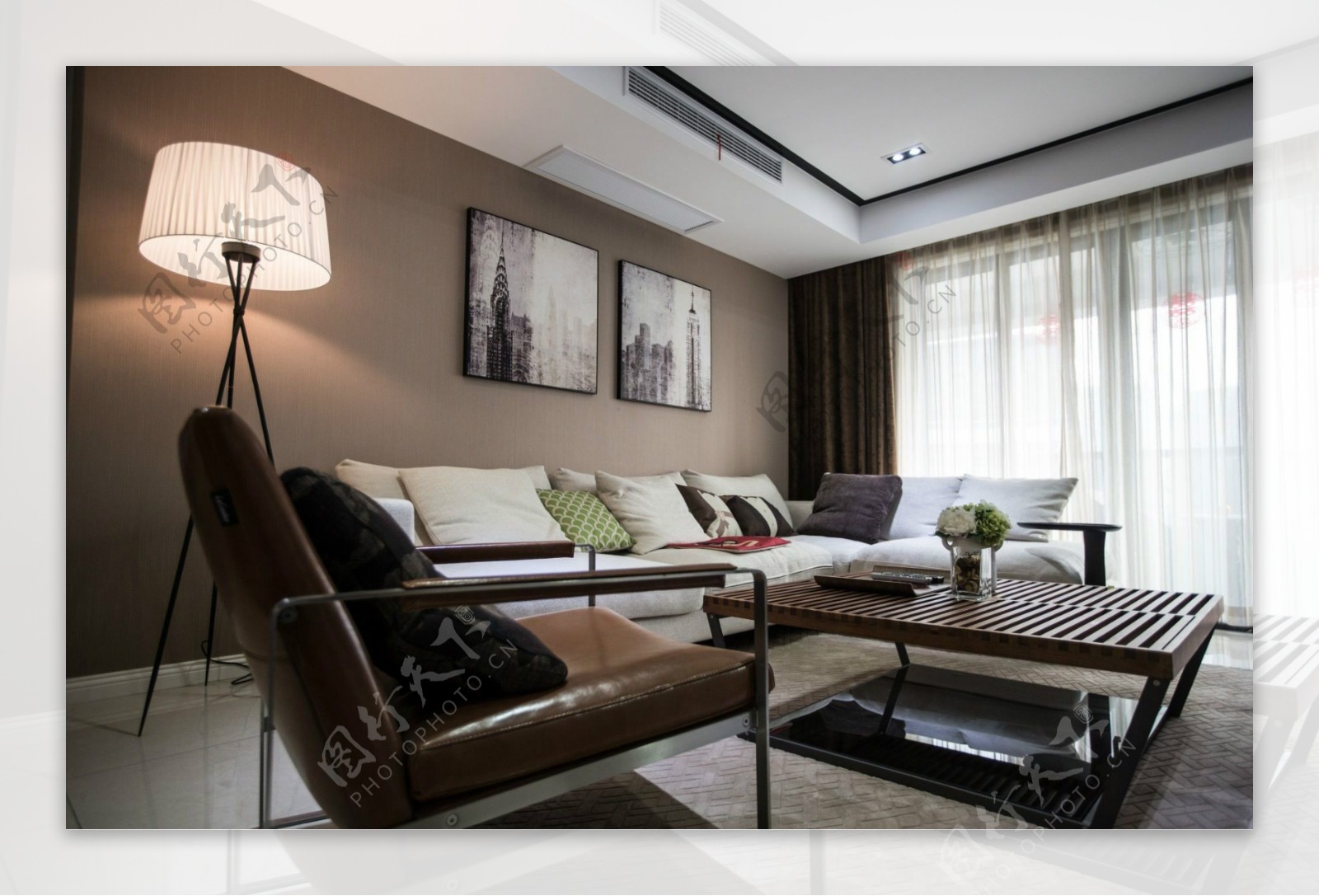 现代时尚客厅浅褐色沙发椅室内装修效果图