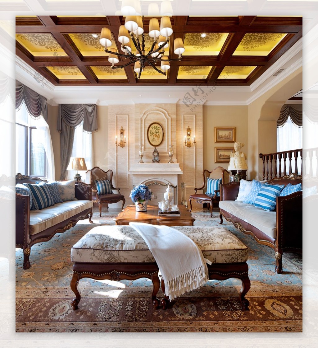 欧式奢华客厅蓝色抱枕室内装修效果图