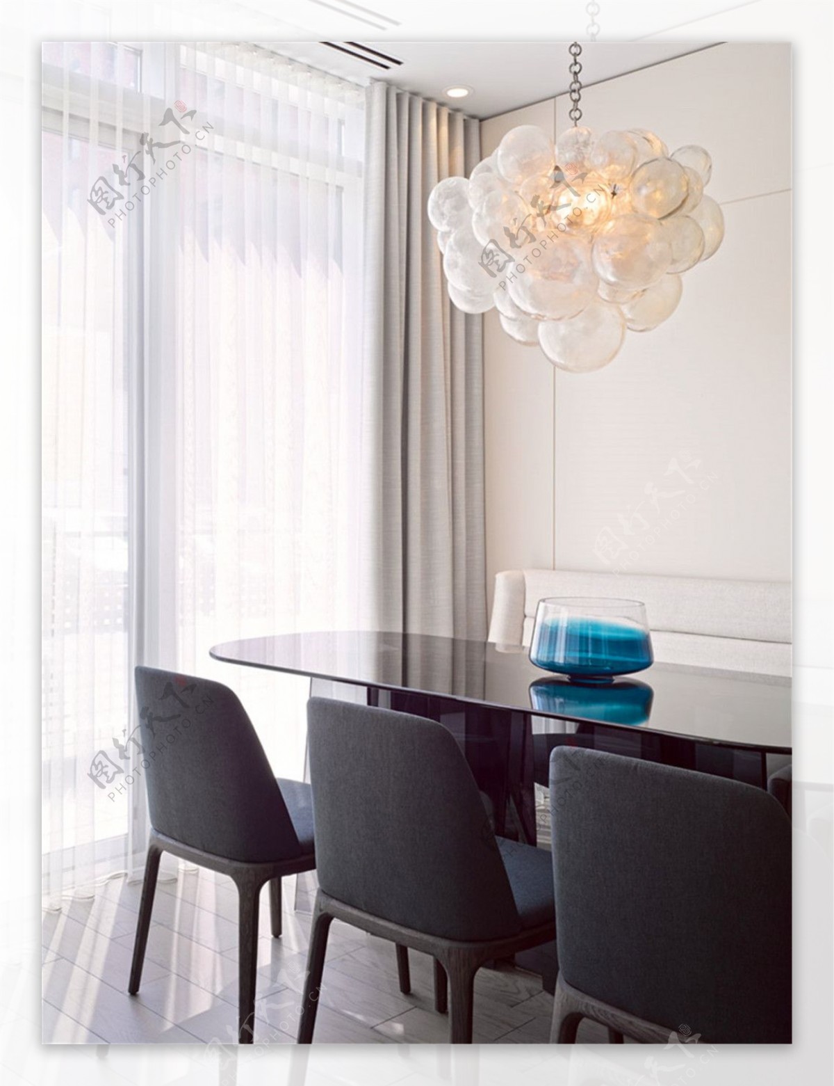 现代时尚花形玻璃吊灯客厅室内装修效果图