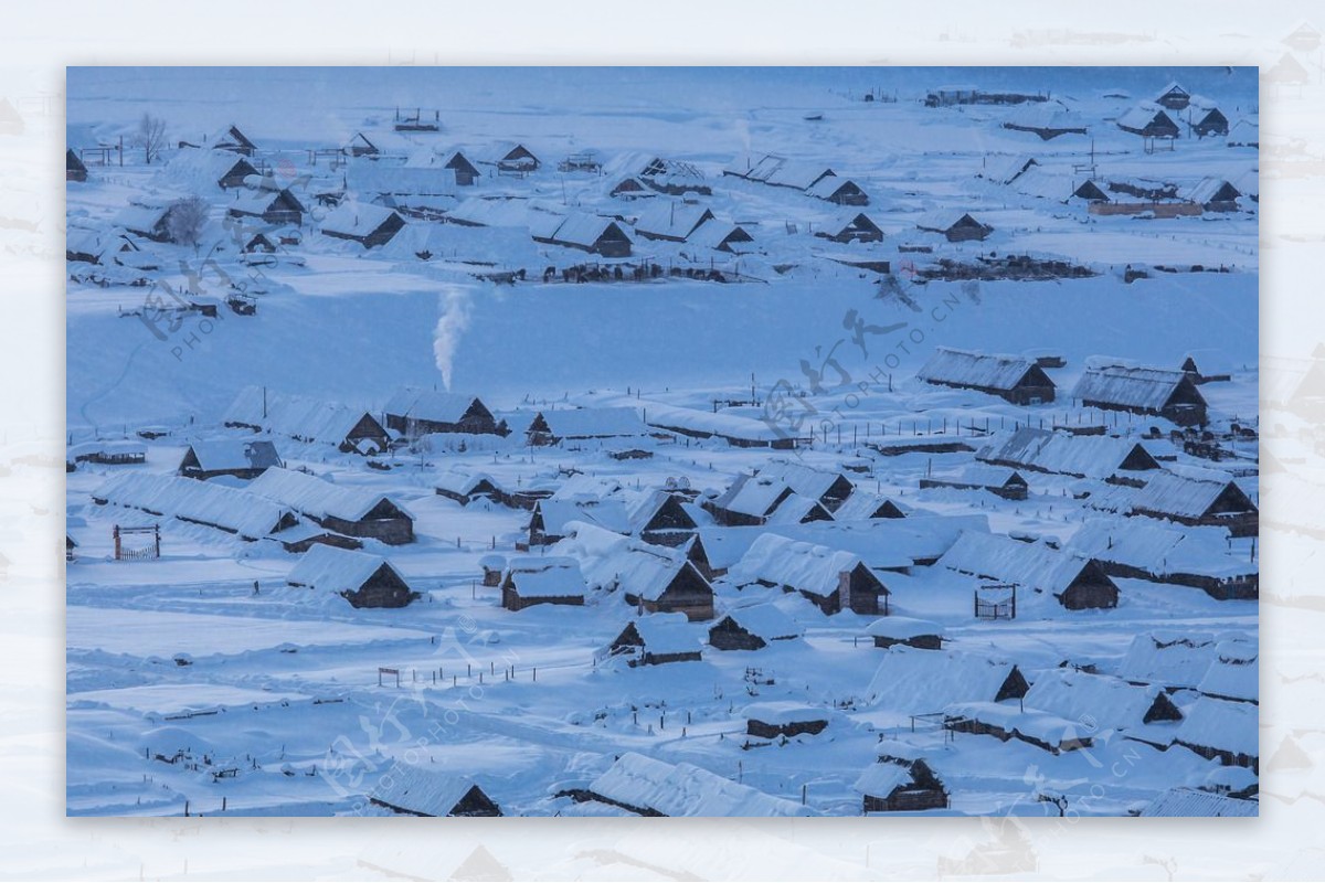 大雪覆盖的村庄