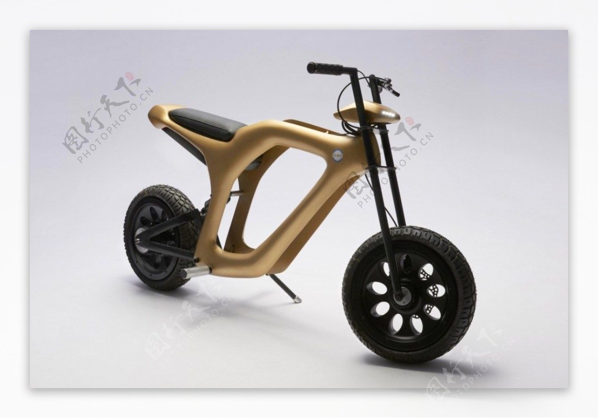 酷炫金色摩托车工具产品设计JPG