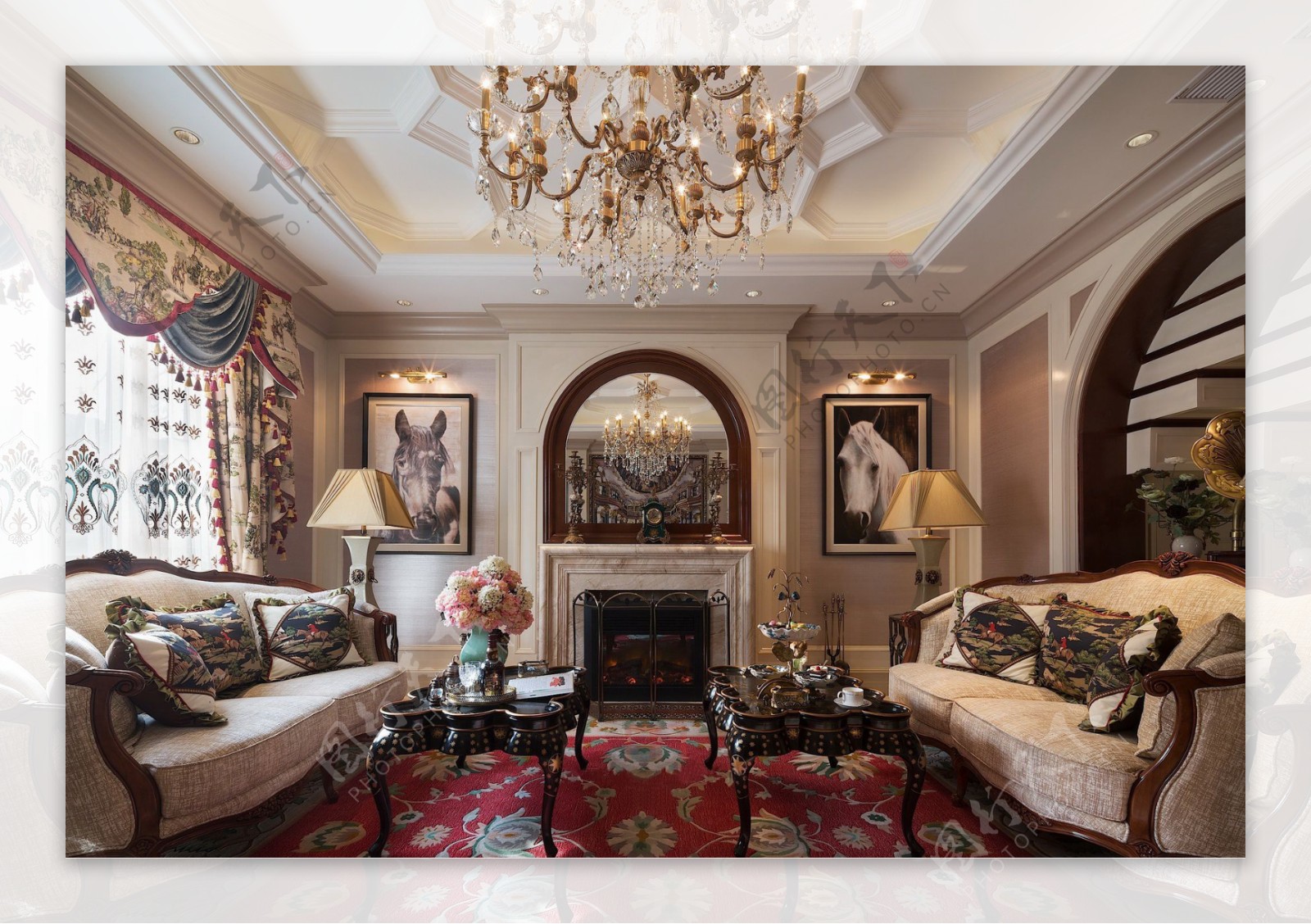 欧式轻奢客厅金色水晶灯室内装修效果图