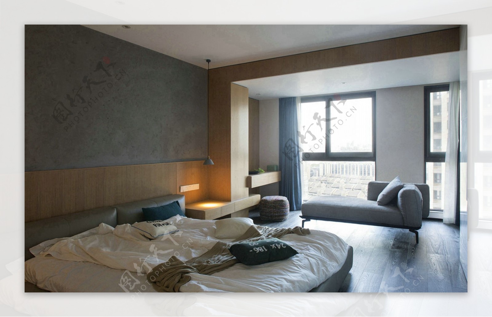 现代极简卧室深灰色背景墙室内装修效果图