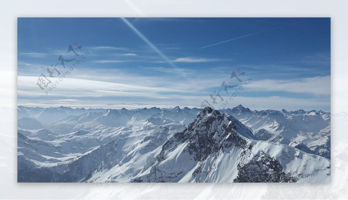 鸟瞰雪山