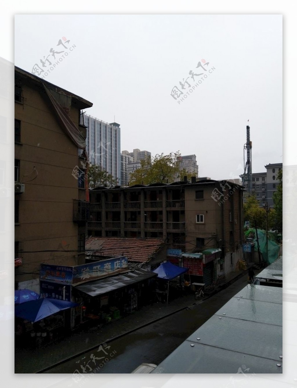 雨天的城市街道