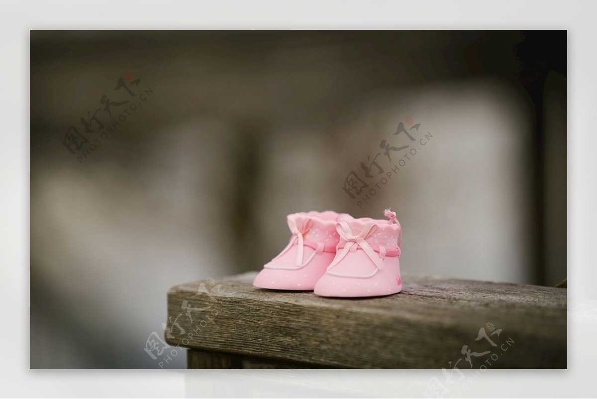 粉色小鞋子