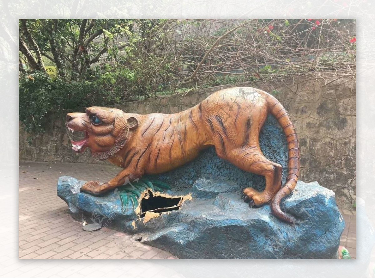 公园雕塑老虎