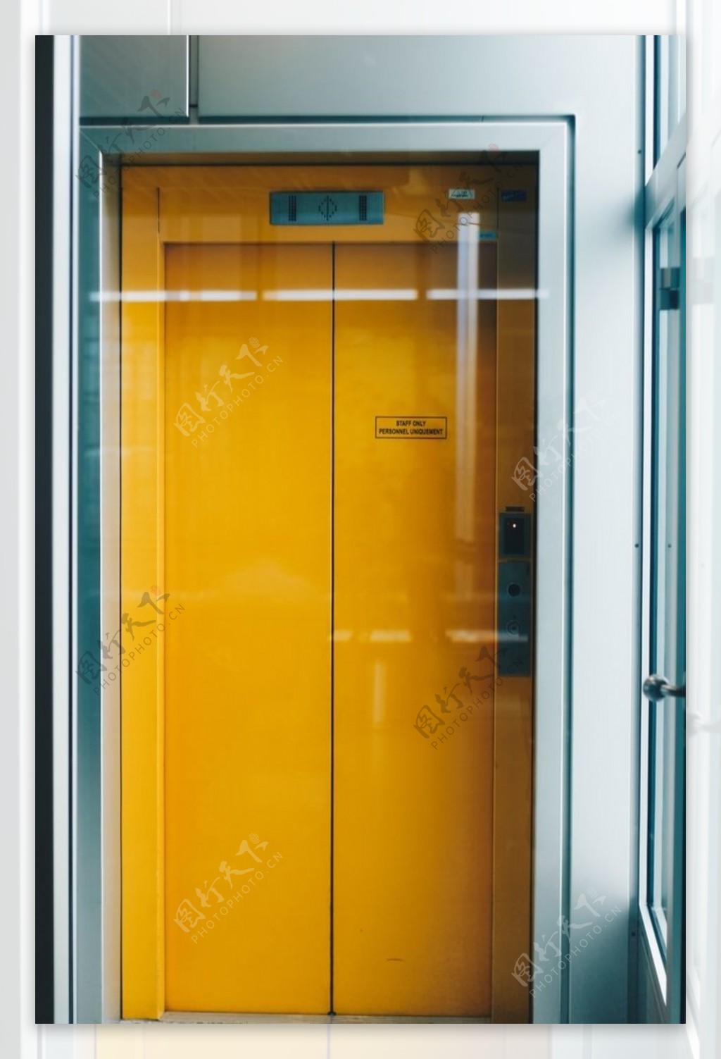 黄色门