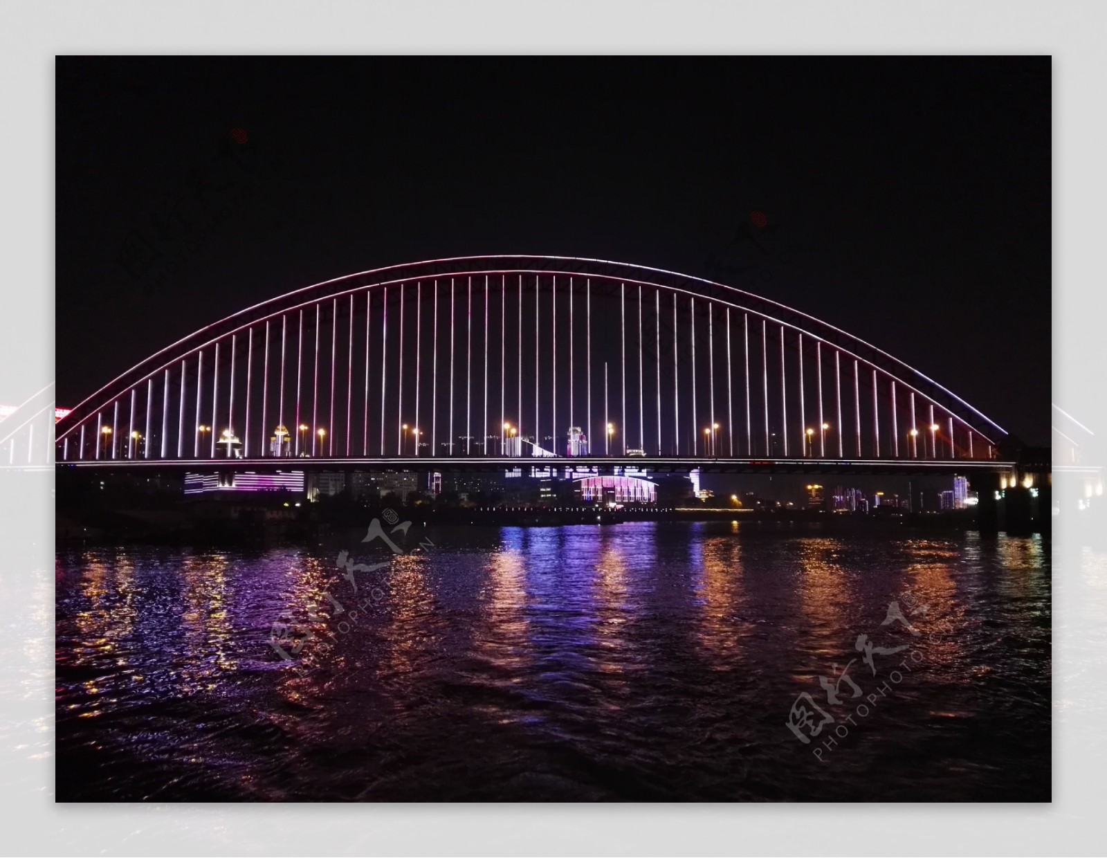 夜色下美丽的武汉长江大桥