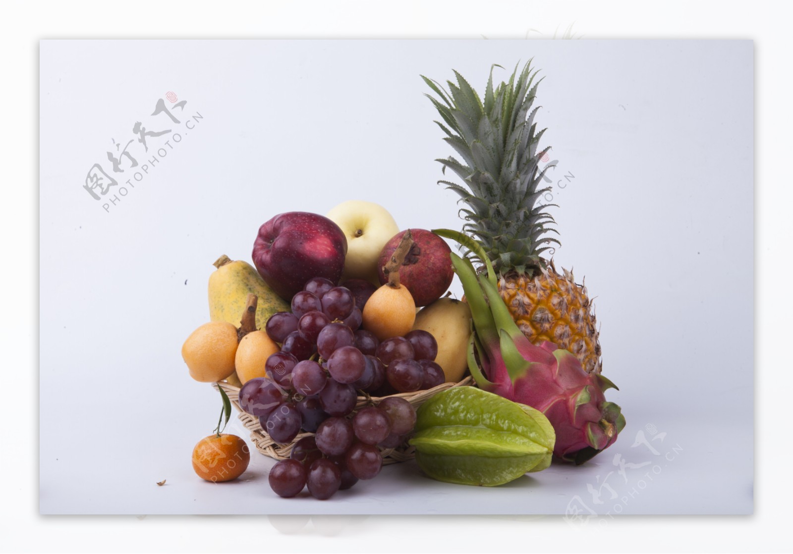 新鲜水果葡萄香梨实物图摄影图2