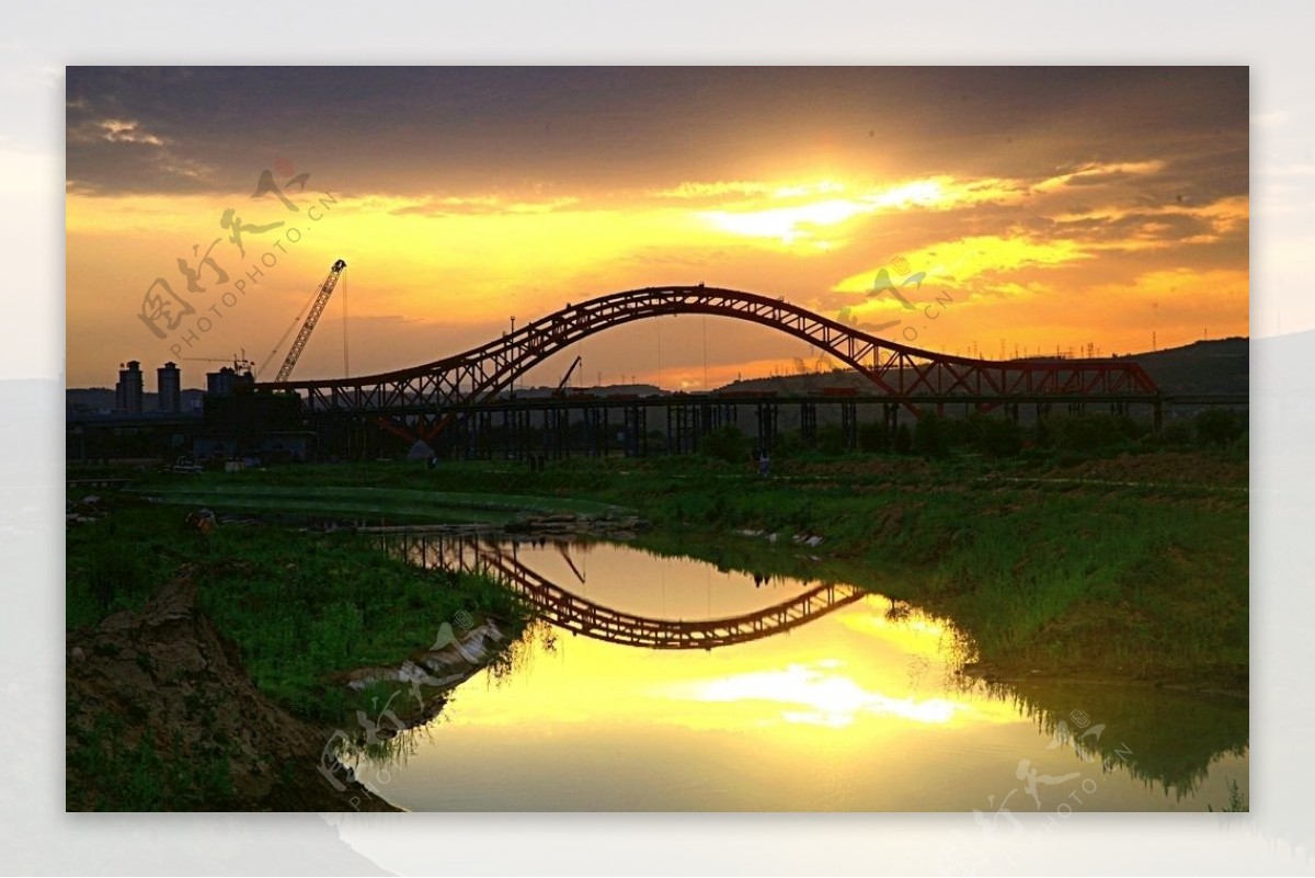 落日映靓渭河桥