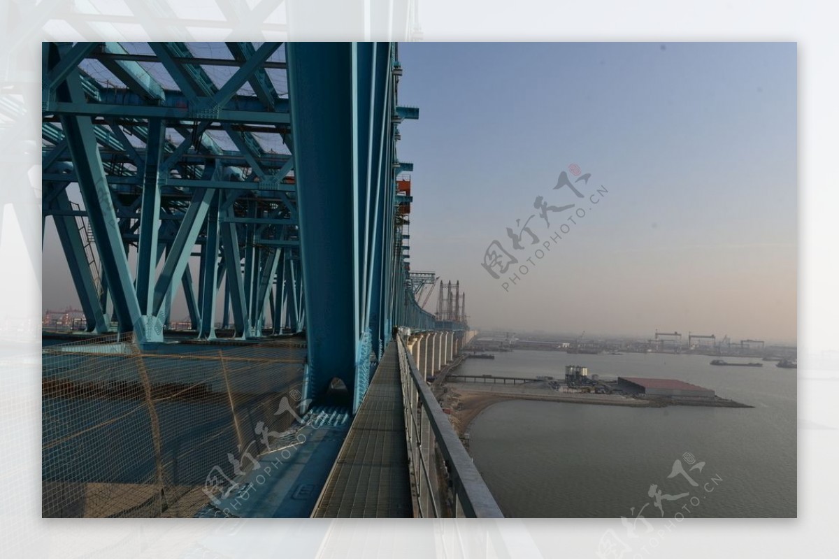 钢铁的长江大桥