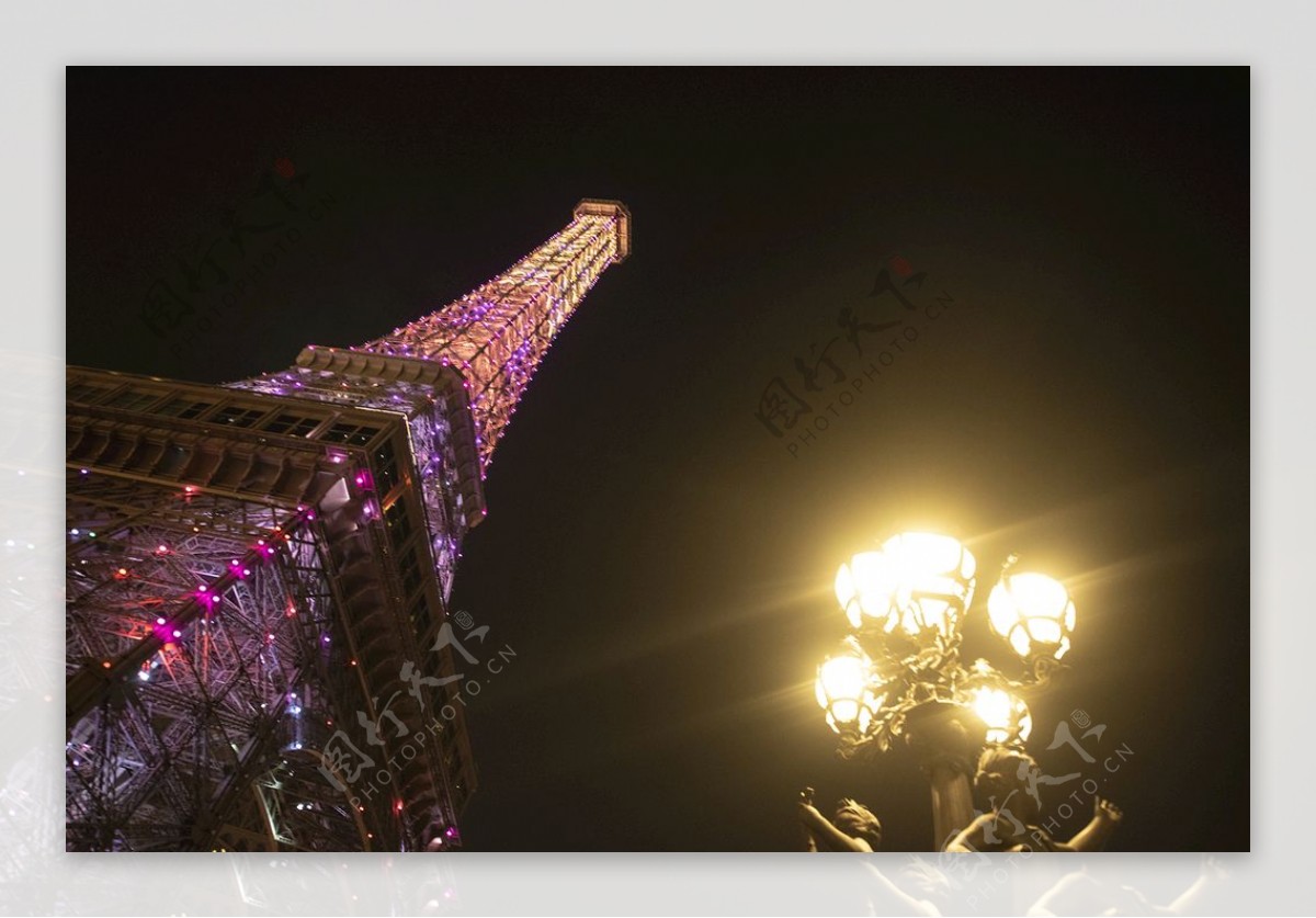 夜色巴黎铁塔