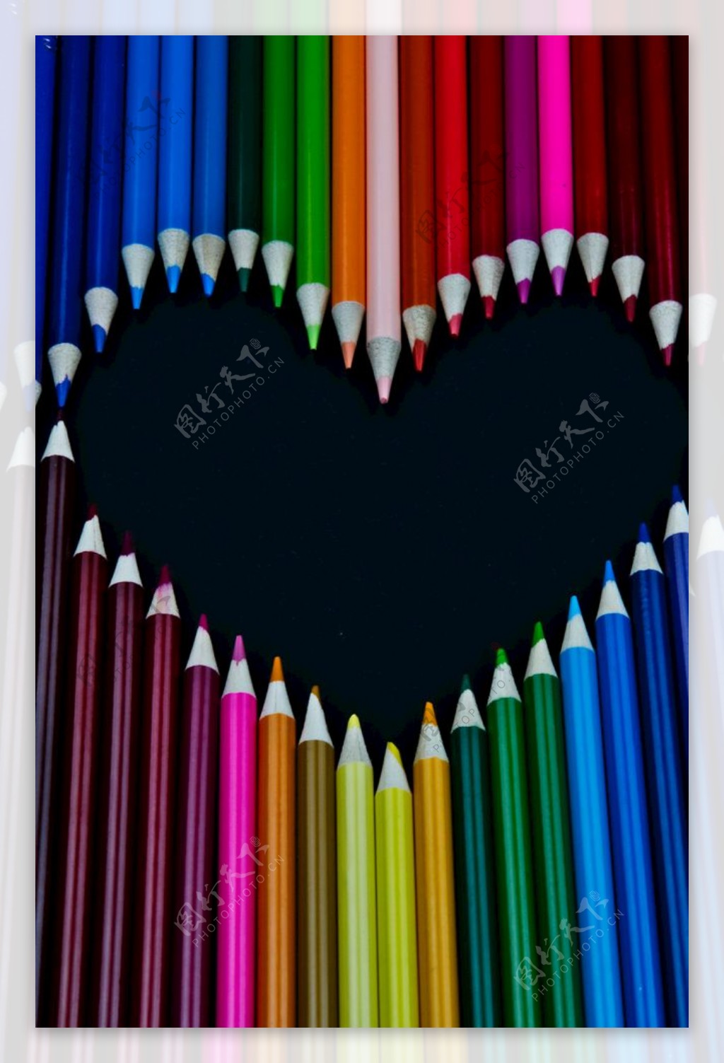彩色的铅笔丰富多彩心脏爱