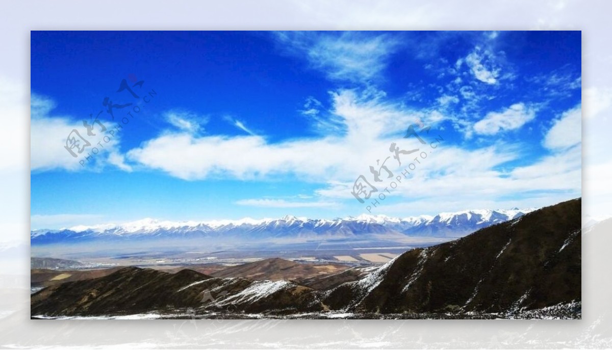 蓝天雪山