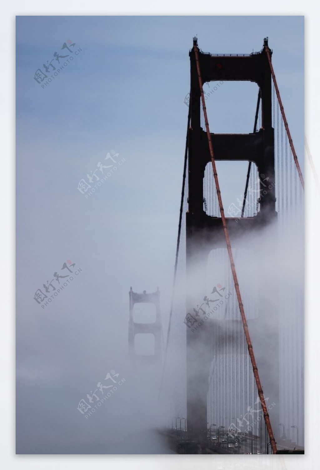 云雾中的金门大桥